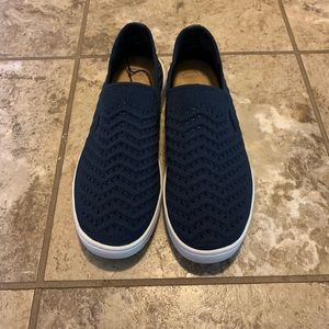 Sonoma women’s navy blue sneakers